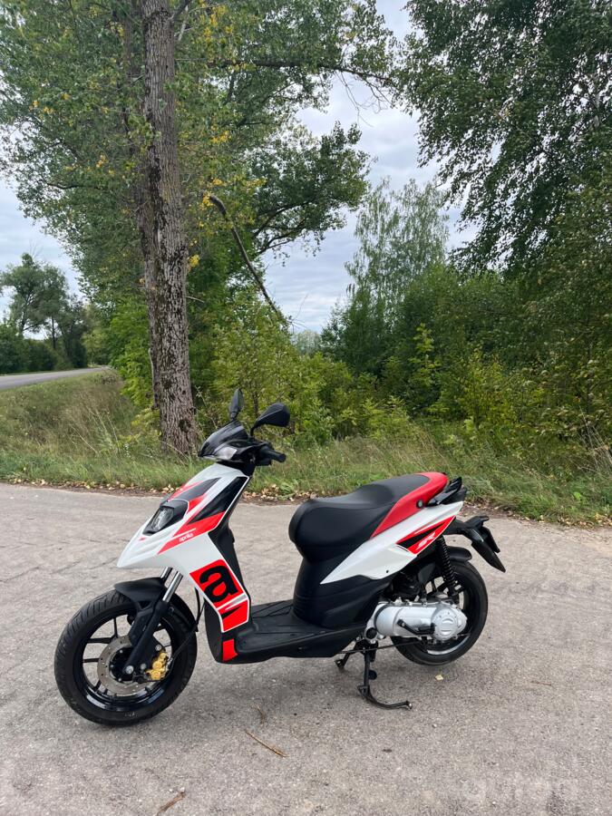 Aprilia SR