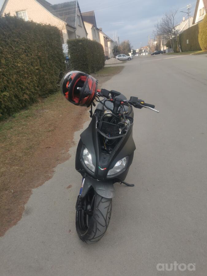 Aprilia SR