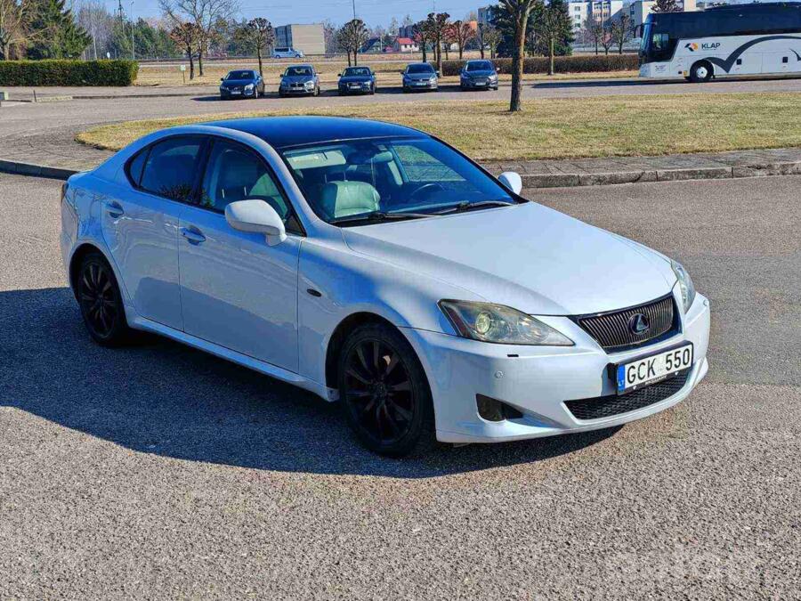 Lexus IS