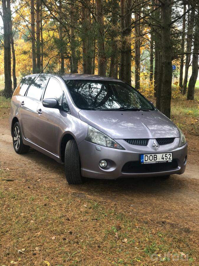 Mitsubishi Grandis 1 generation Minivan