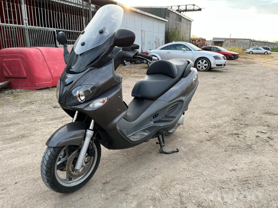 Piaggio X9