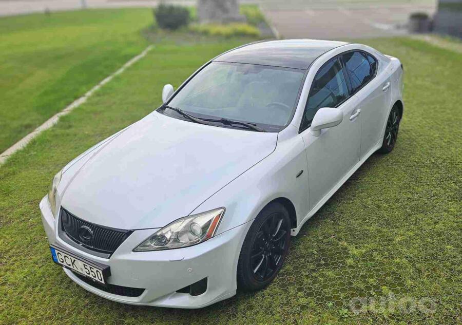 Lexus IS