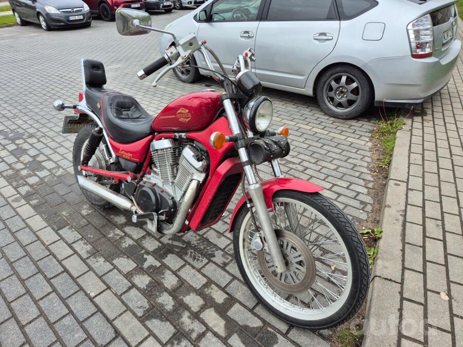 Suzuki Intruder