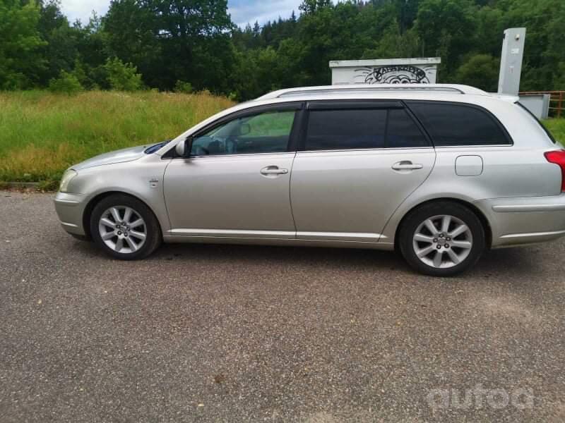 Toyota Avensis 2 generation wagon