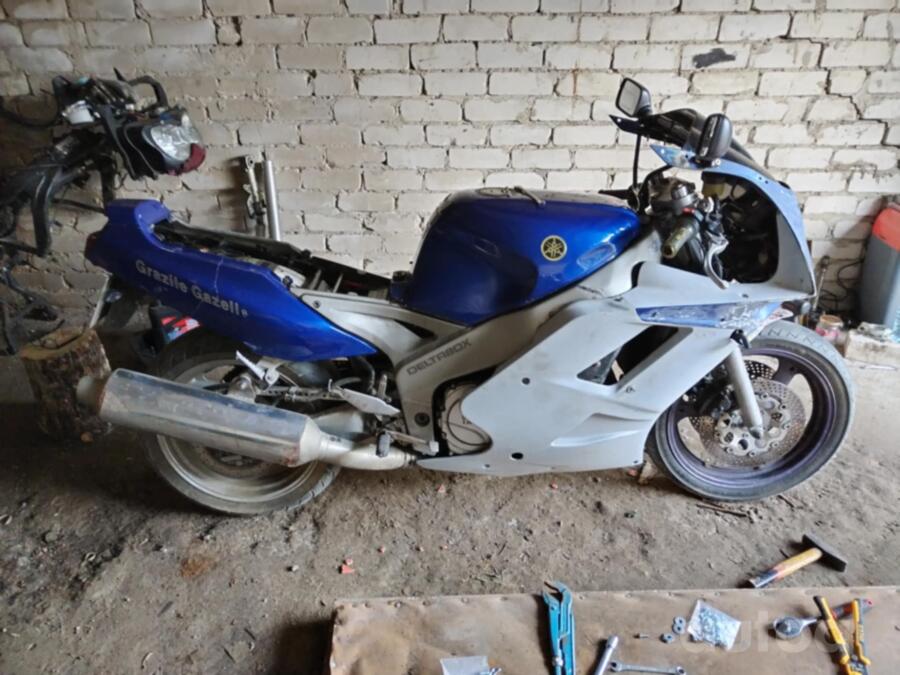 Yamaha FZR