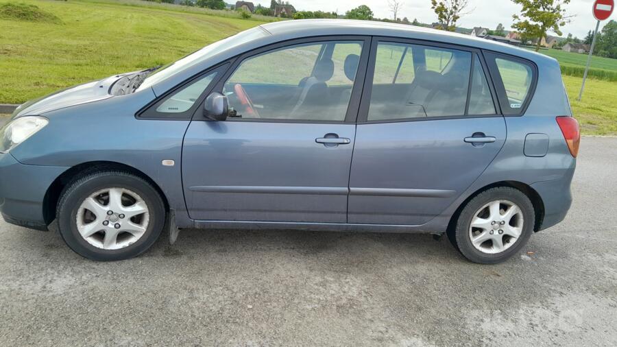 Toyota Corolla Verso 1 generation Minivan