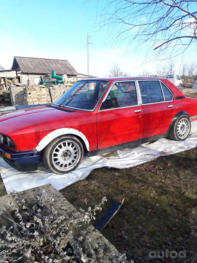 BMW 5 Series E12 Sedan
