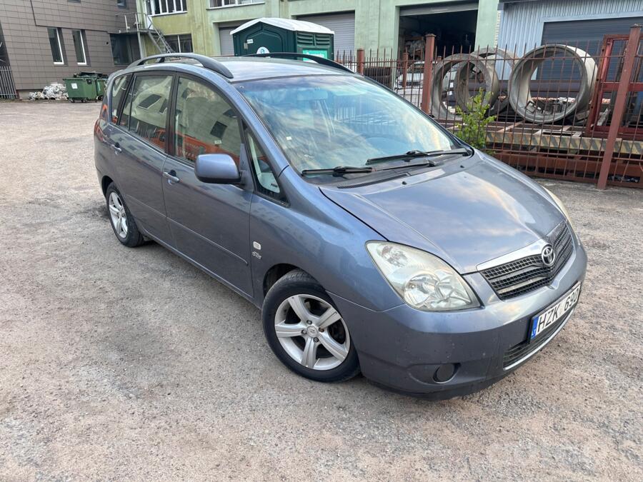 Toyota Corolla Verso 1 generation Minivan