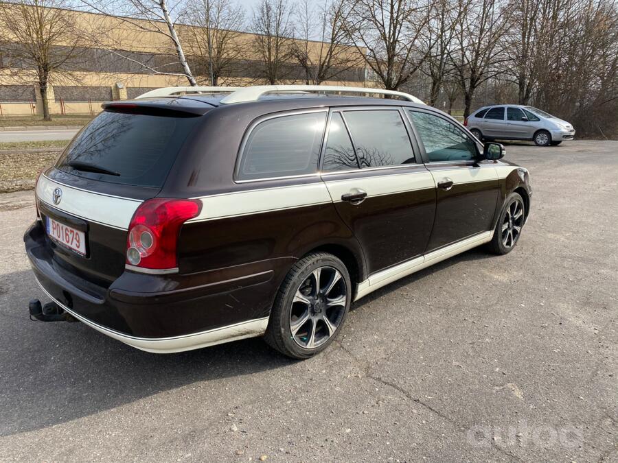 Toyota Avensis 2 generation wagon