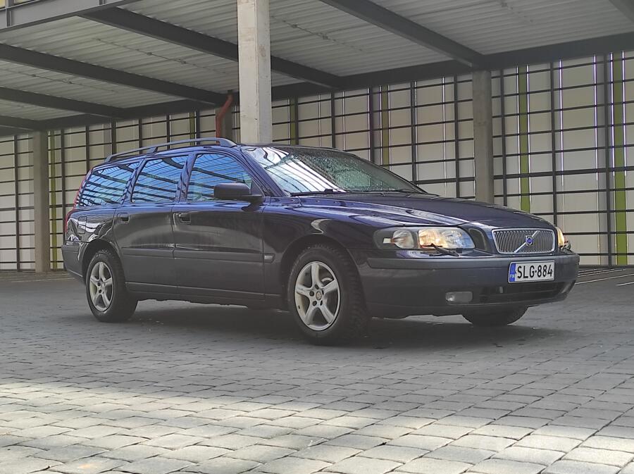 Volvo V70 2 generation wagon