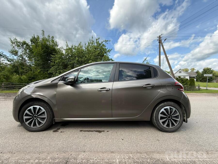 Peugeot 208 1 generation Hatchback 5-doors