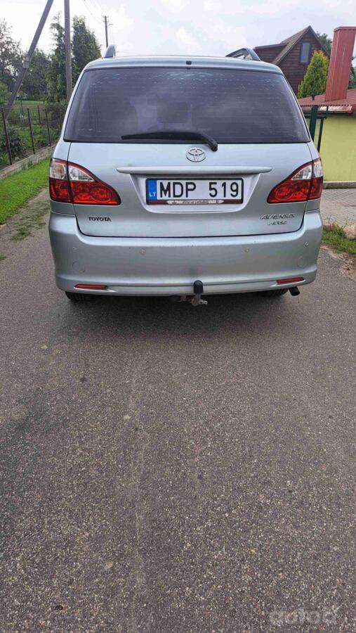 Toyota Avensis Verso