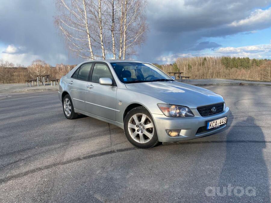 Lexus IS XE10 Sedan