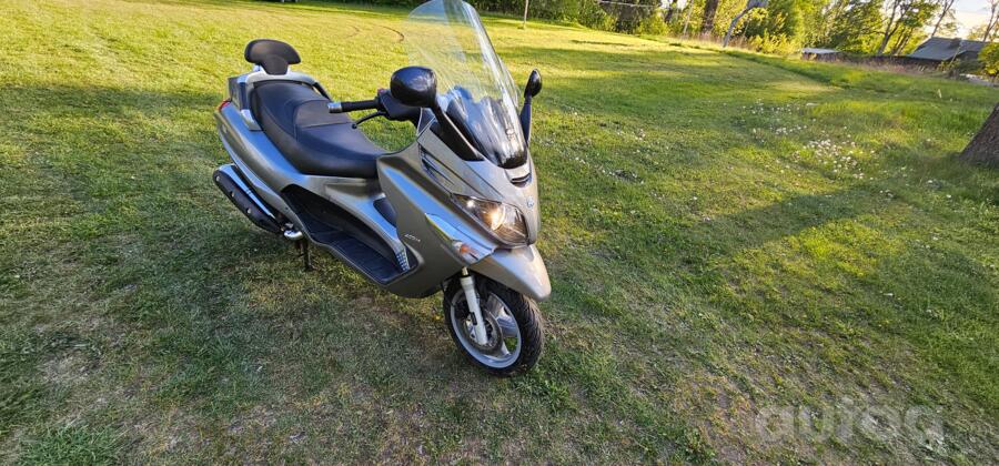 Piaggio X10