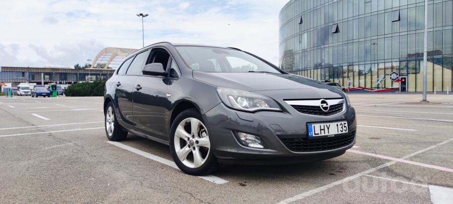 Opel Astra J Sports Tourer wagon