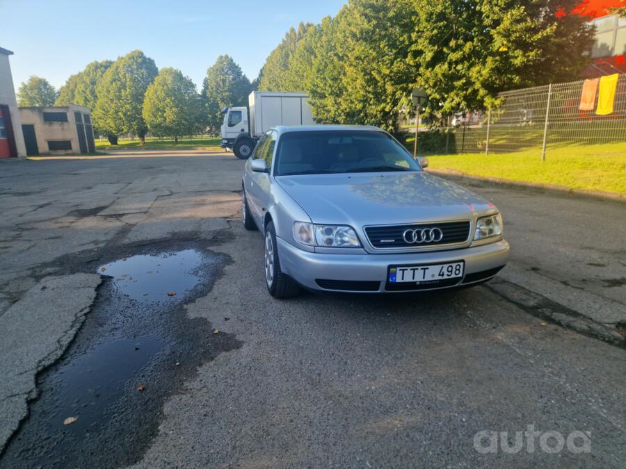 Audi A6 A4/C4 Sedan