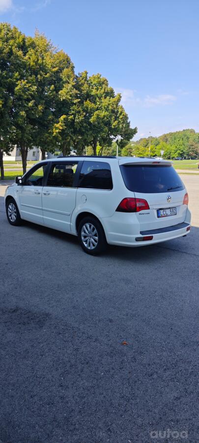 Volkswagen Routan 1 generation Minivan