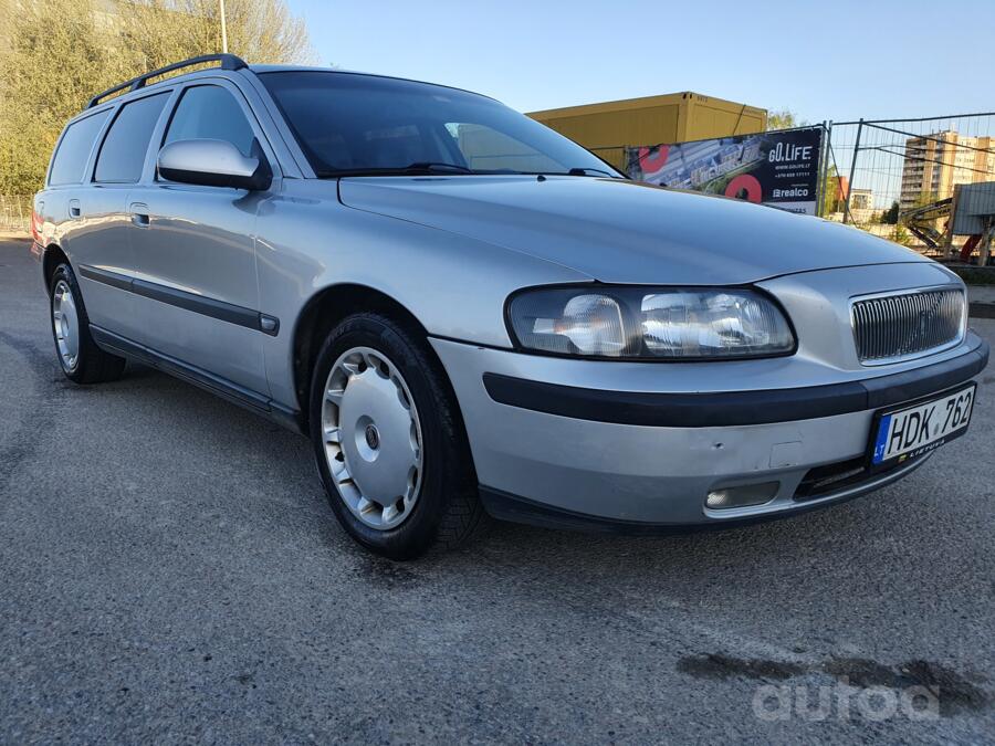Volvo V70 2 generation wagon