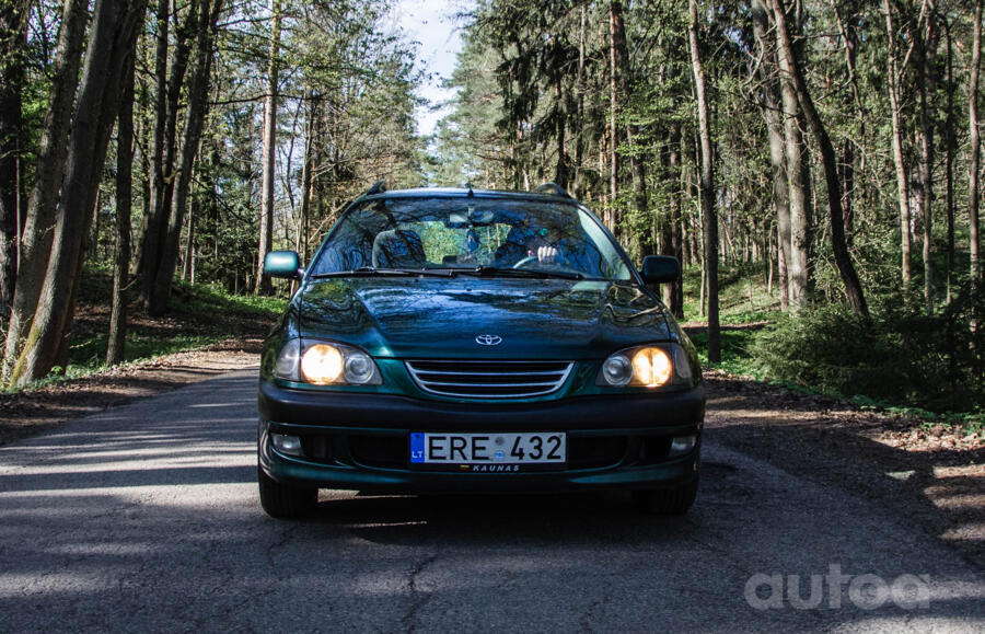 Toyota Avensis 1 generation wagon
