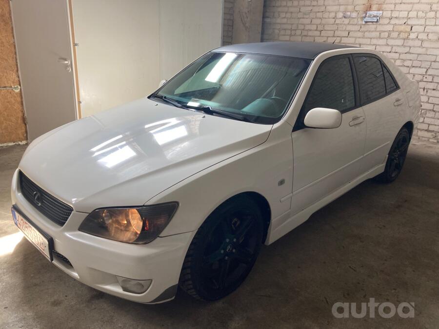 Lexus IS XE10 Sedan