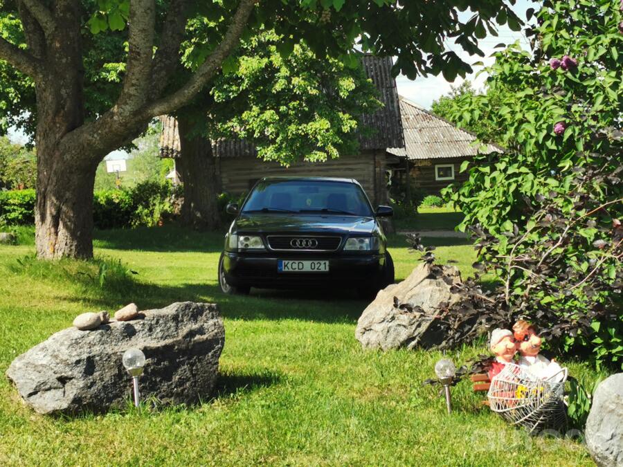 Audi A6 A4/C4 Sedan