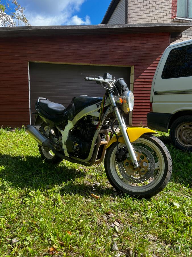 Suzuki GS