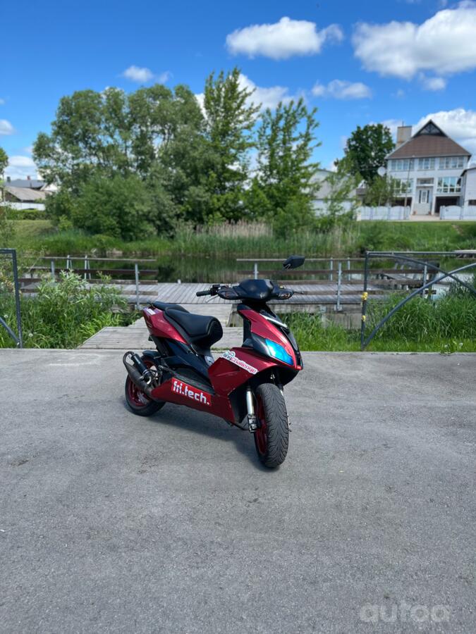 Aprilia SR