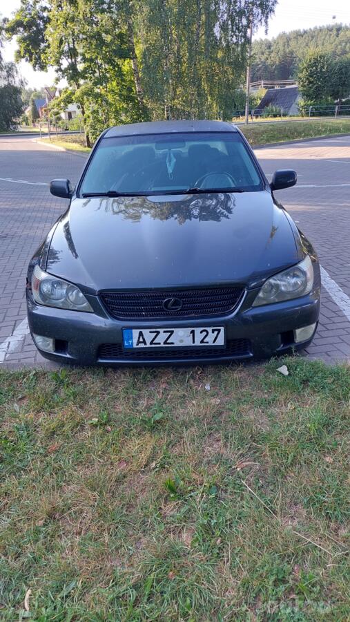 Lexus IS XE10 Sedan