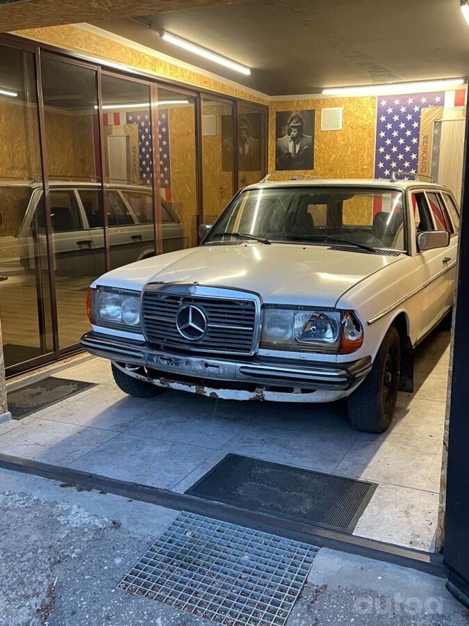 Mercedes-Benz W123 1 generation