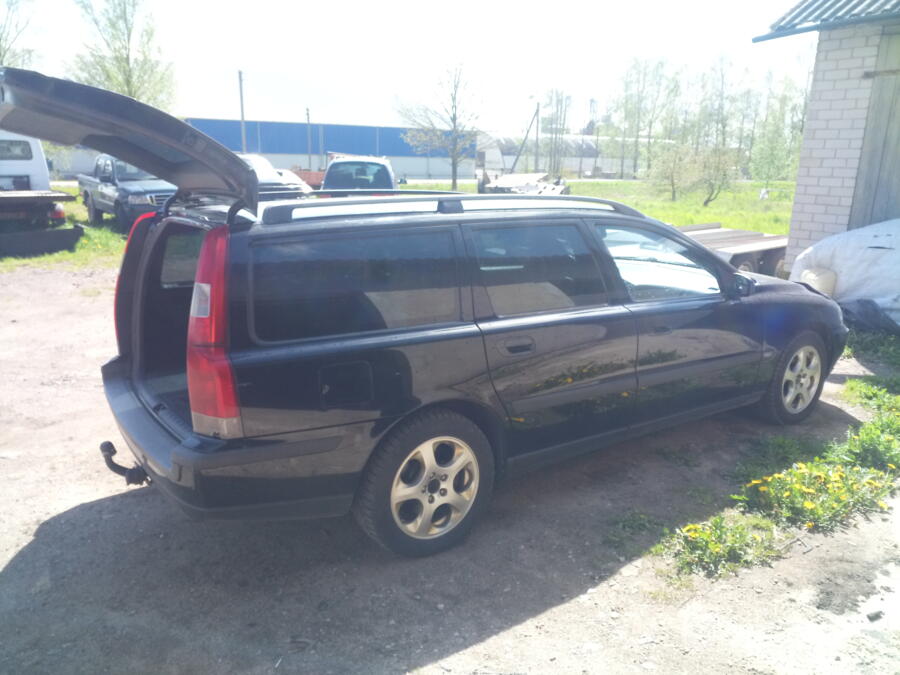Volvo V70 2 generation R wagon 5-doors