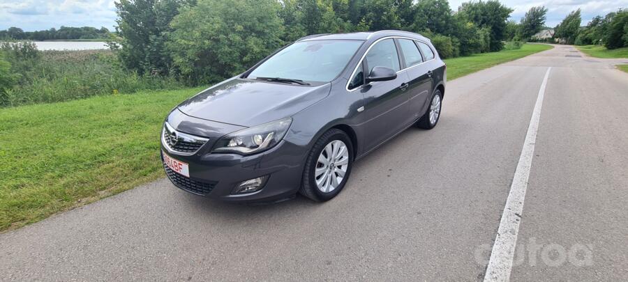 Opel Astra J Sports Tourer wagon