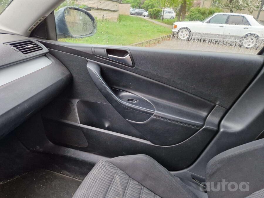 Volkswagen Passat B6 wagon 5-doors