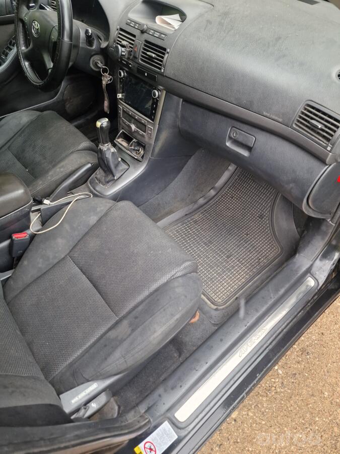 Toyota Avensis 2 generation wagon