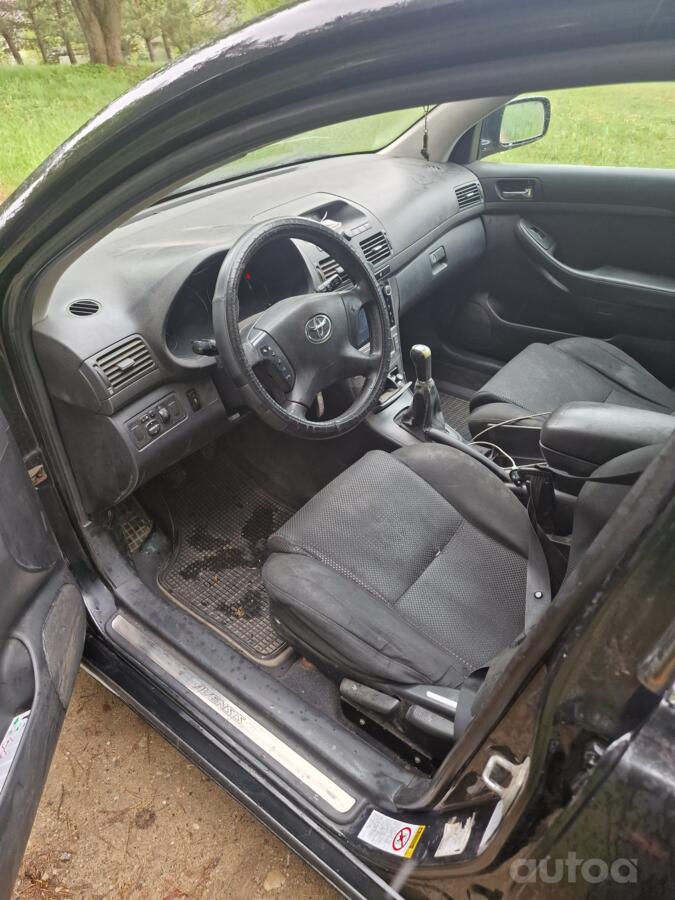 Toyota Avensis 2 generation wagon