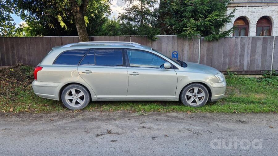 Toyota Avensis 2 generation wagon