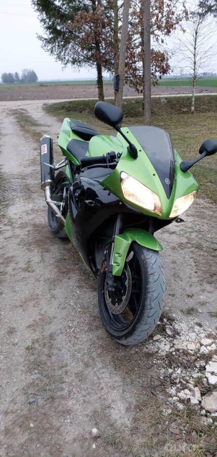 Yamaha R1