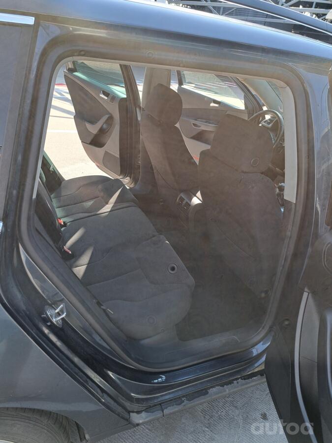 Volkswagen Passat B6 wagon 5-doors