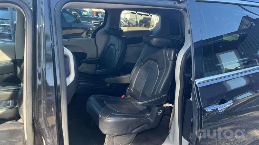 Chrysler Pacifica 2 generation Minivan
