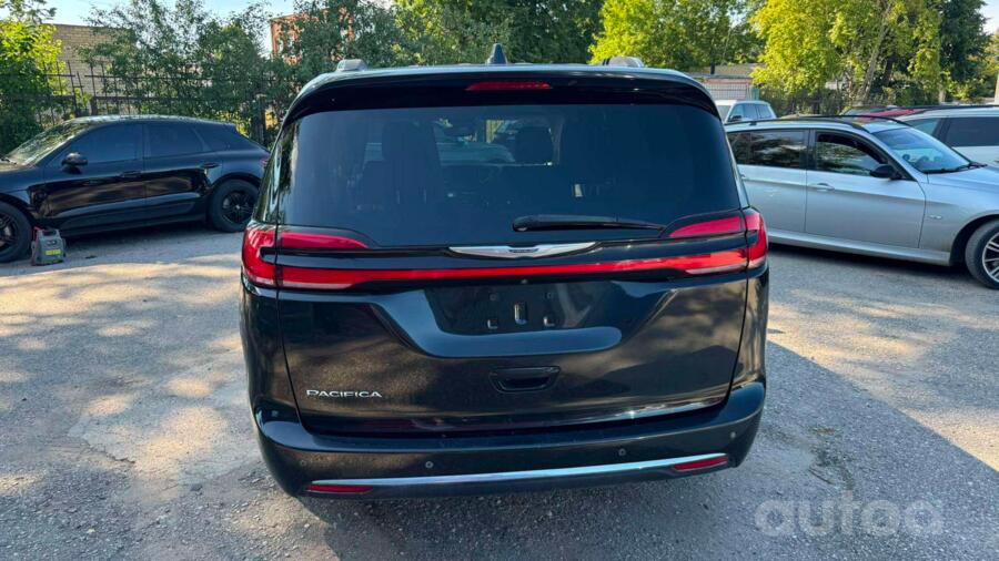 Chrysler Pacifica 2 generation Minivan