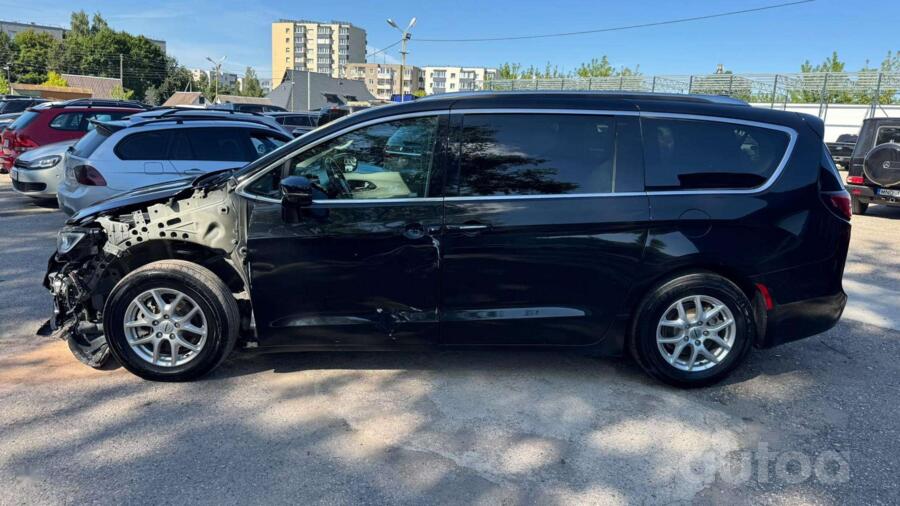 Chrysler Pacifica 2 generation Minivan
