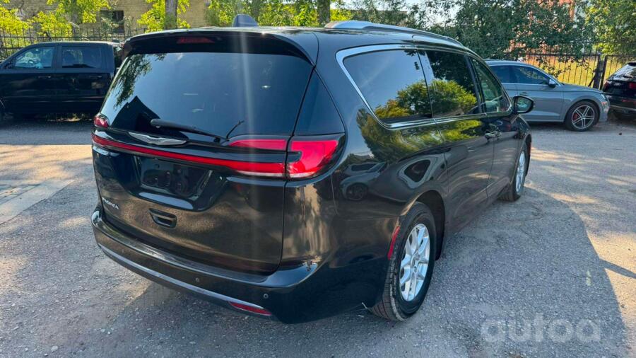 Chrysler Pacifica 2 generation Minivan