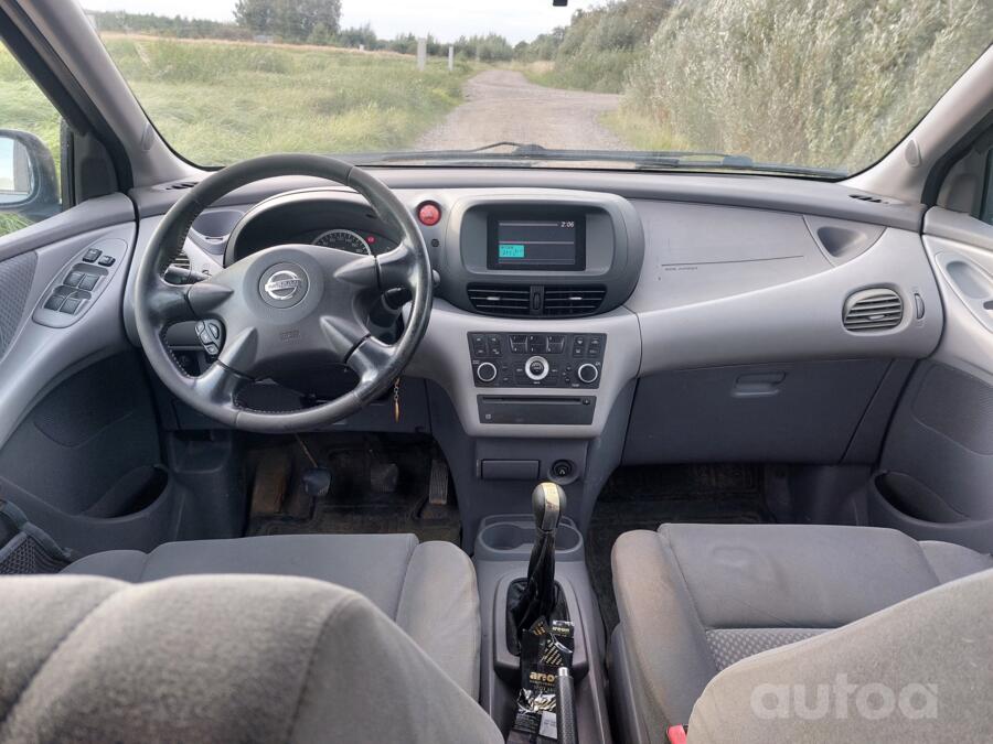 Nissan Almera Tino V10 Minivan