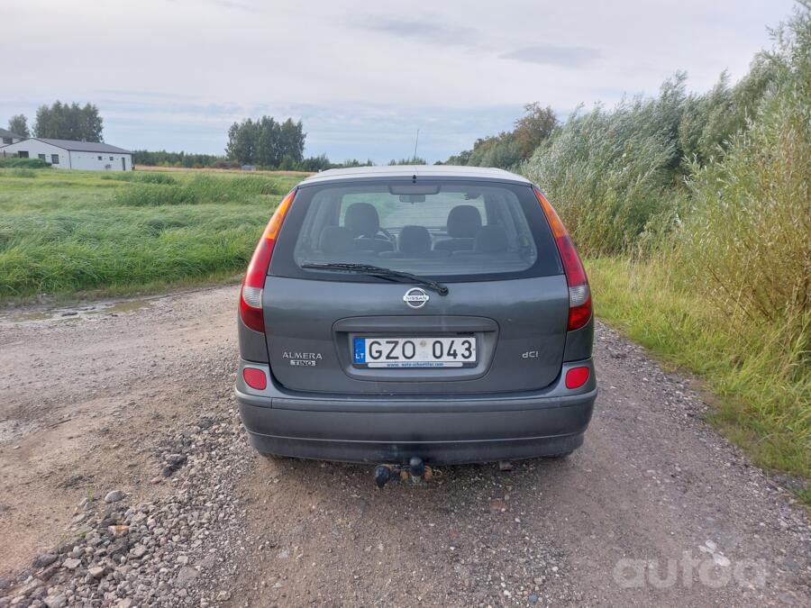 Nissan Almera Tino V10 Minivan