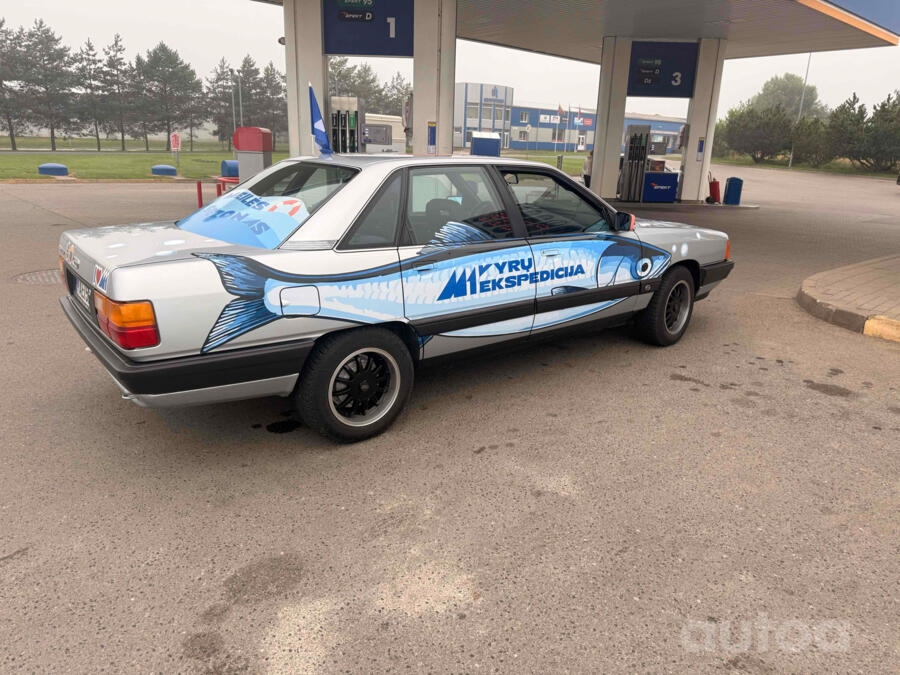 Audi 100