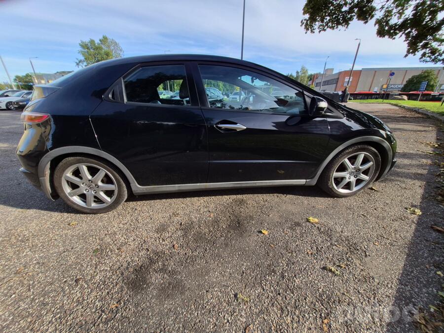 Honda Civic 8 generation Hatchback 5-doors