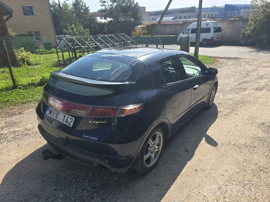Honda Civic 8 generation Hatchback 5-doors