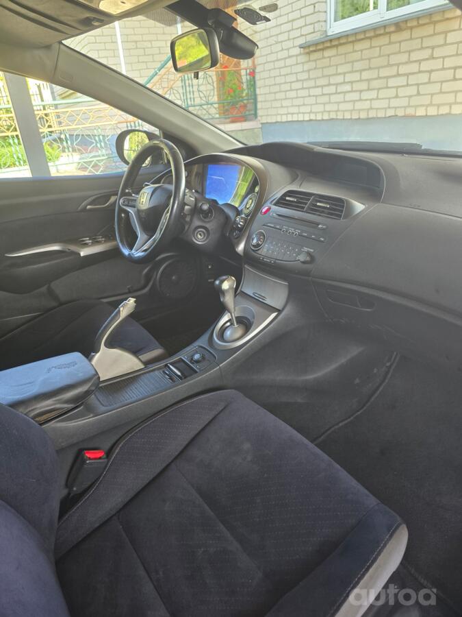 Honda Civic 8 generation Hatchback 5-doors
