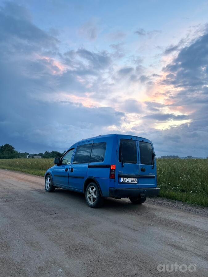 Opel Combo C Tour minivan