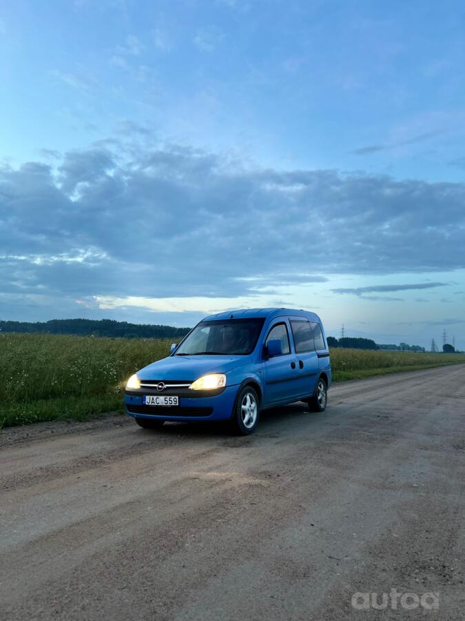 Opel Combo C Tour minivan