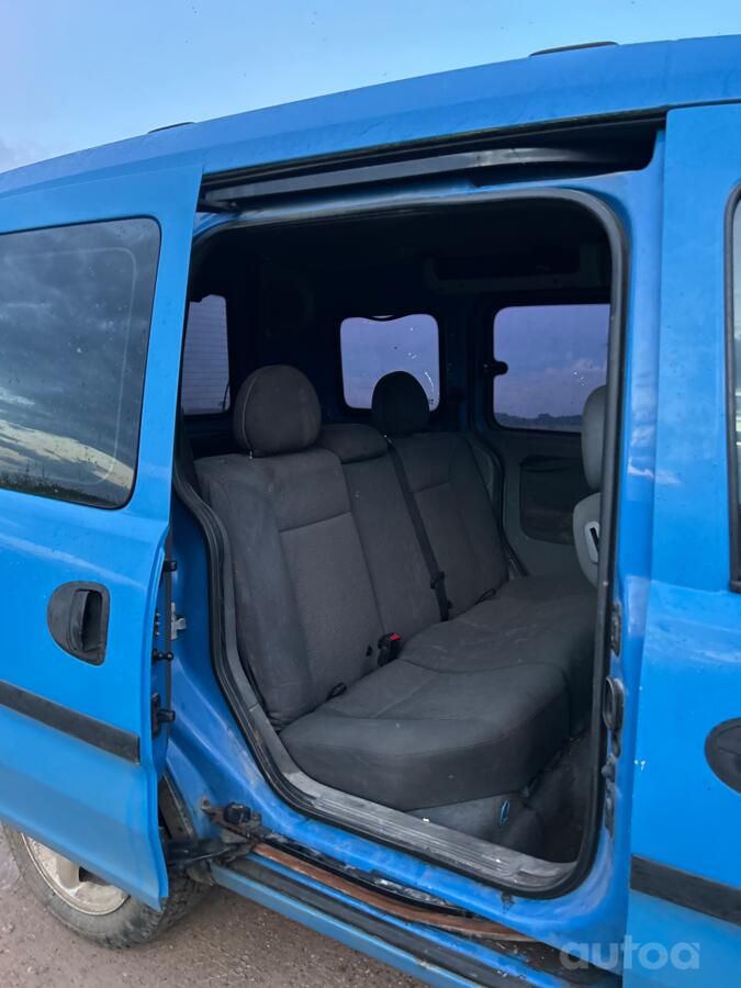 Opel Combo C Tour minivan